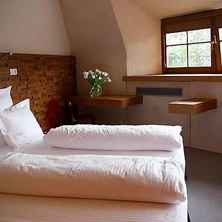 Hotel Hot_elarnia &